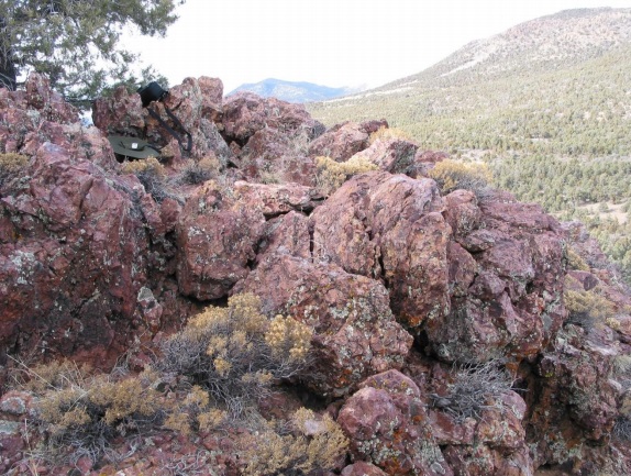 Afbeelding met rots, buiten, lucht, berg

Automatisch gegenereerde beschrijving