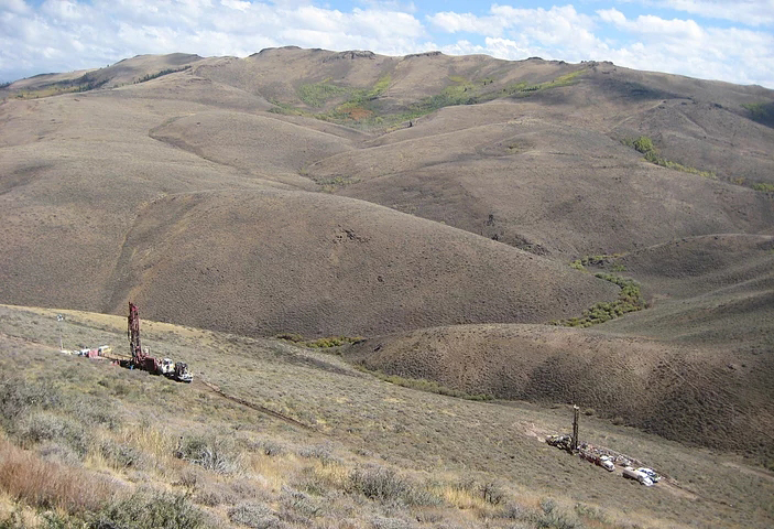 Co. Finds Parallel Gold and Silver Veins in Nevada