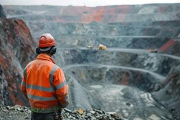 Worker Shortage Squeezes Mining as Gold Hits Record Highs