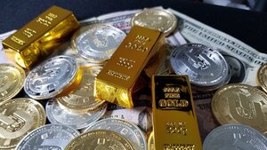 Looming Global Financial Crisis as Gold Prices Surge to Historic Highs